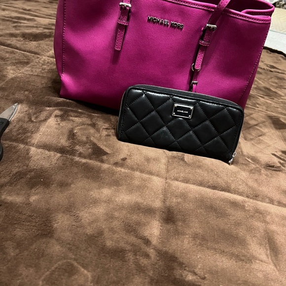 Michael kors purse with wallet - Picture 4 of 12